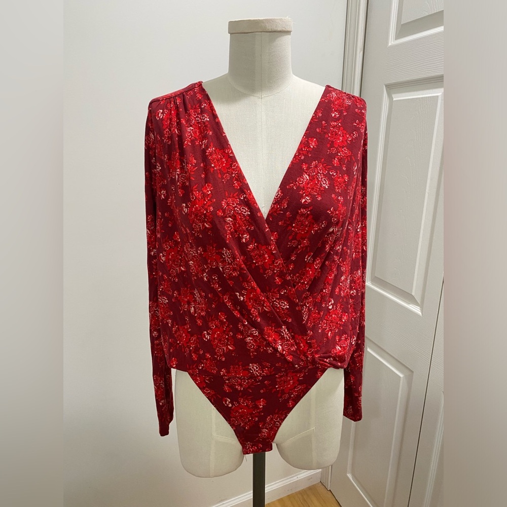 NWT Intimately Free People Turnt Red Floral Deep V Faux Wrap Bodysuit Size Small